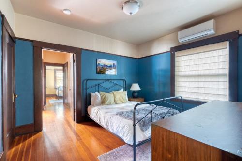 Kerns House | Spacious Group Retreat - 5BR - Sleeps 12