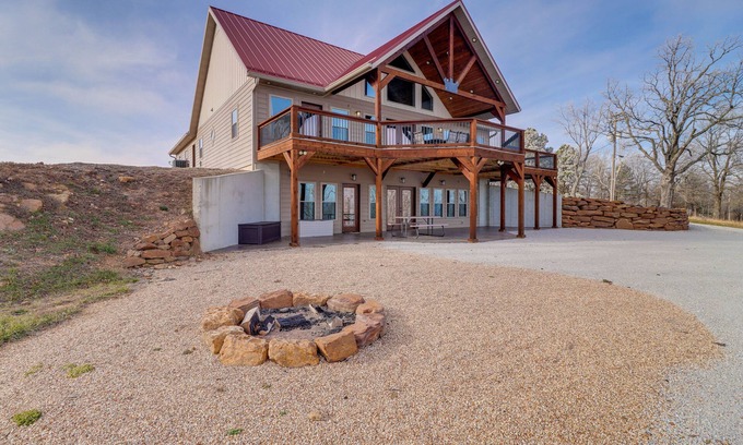 Harrison House | Spacious Harrison Vacation Rental w/Deck & Views!