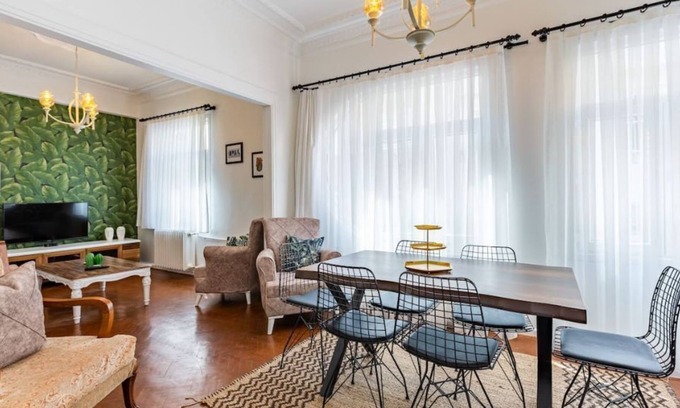 Kabatas Apartment | Spacious, high ceiling, mid-century renovated flat