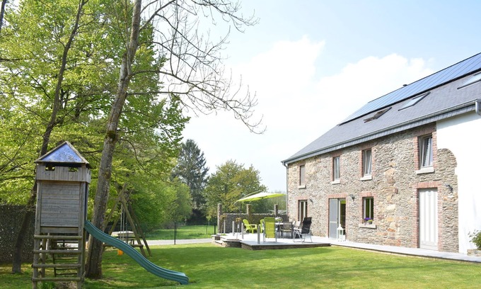Champlon House | Spacious holiday home in Champlon with garden