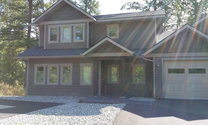 Columbia Falls House | Spacious home by Flathead River and minutes to GNP and Whitefish Mountain Resort