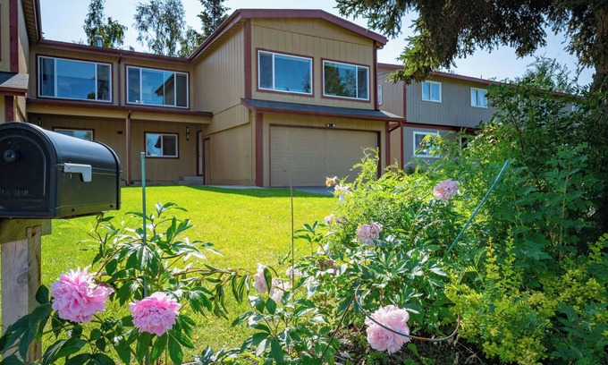 Turnagain House | Spacious Home close to Coastal Trail and Downtown