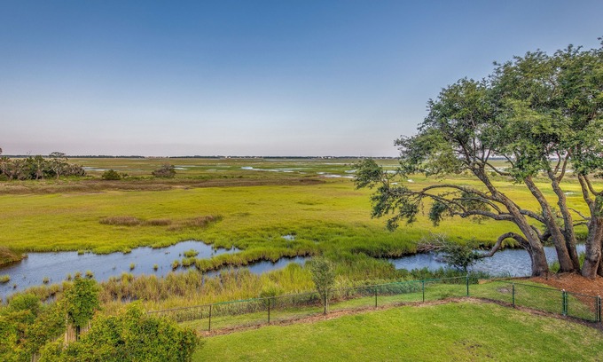 Harborgate Shores House | Spacious Home Close To Everything For Families and Vacationers.