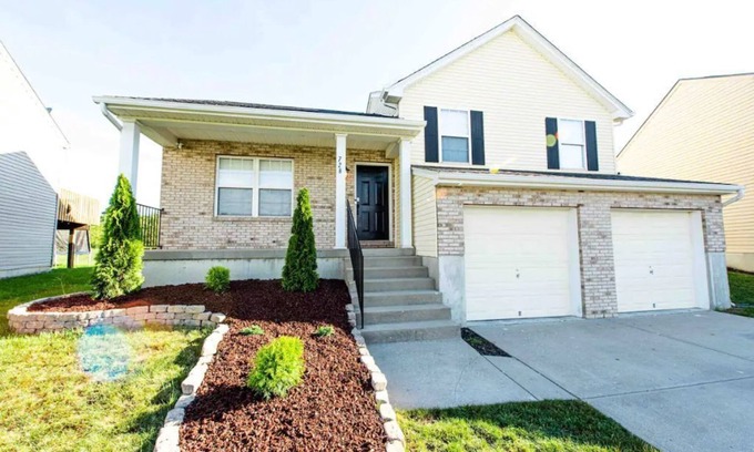Cutler Bay House | Spacious home, game room. pool table- basketball court. 2 King beds,Free parking