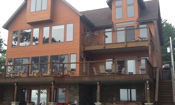 Mayfield House | Spacious Home: Great For Family Vacation!