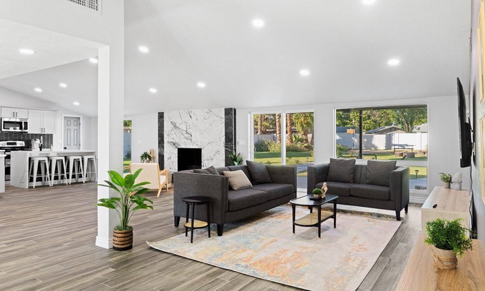 Alhambra House | Spacious Home + Guest house in Up-Town Phoenix
