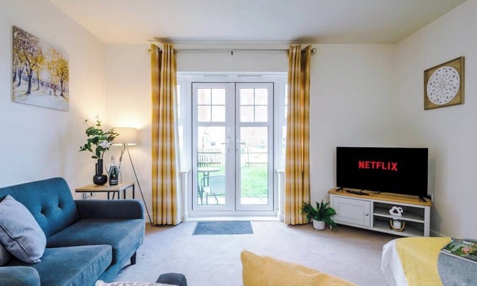 Crewe House | Spacious home, ideal for professionals, sleeps 8!