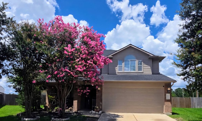 Houston House | Spacious Home Near The Woodlands & Airport! Perfect For Work, Fun, Relaxation.