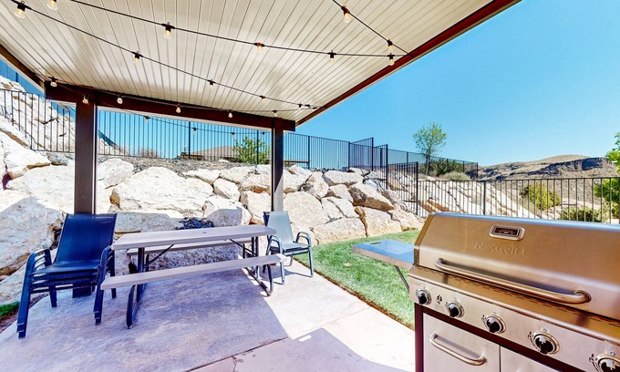 Hurricane House | Spacious home near Zion NP with game room, fast WiFi, grill, & equipped kitchen