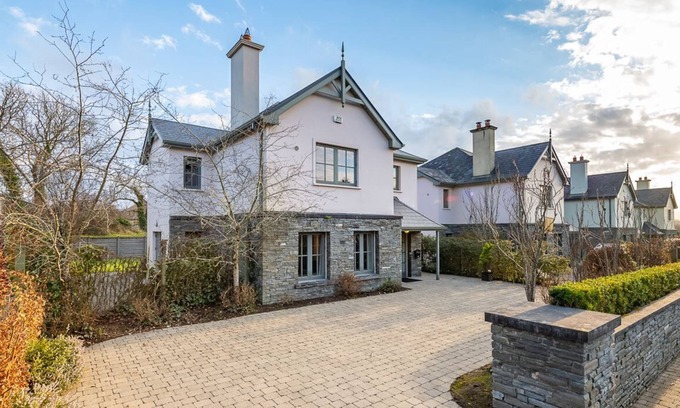 Kenmare Condo | Spacious home to sleep 8 just a short stroll from Kenmare