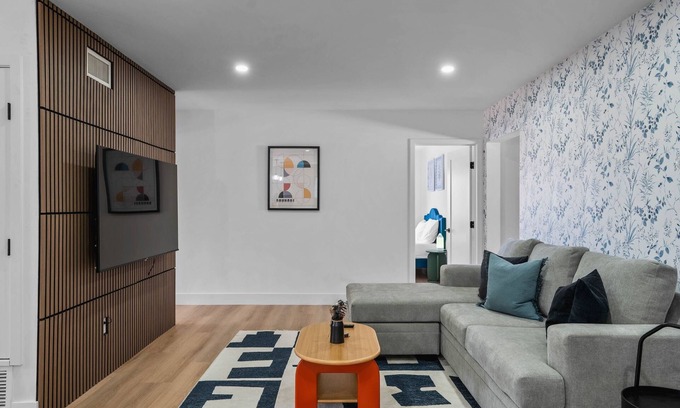 Oak Park House | Spacious Home w/Hot Tub & Games 11 Min from Downtown