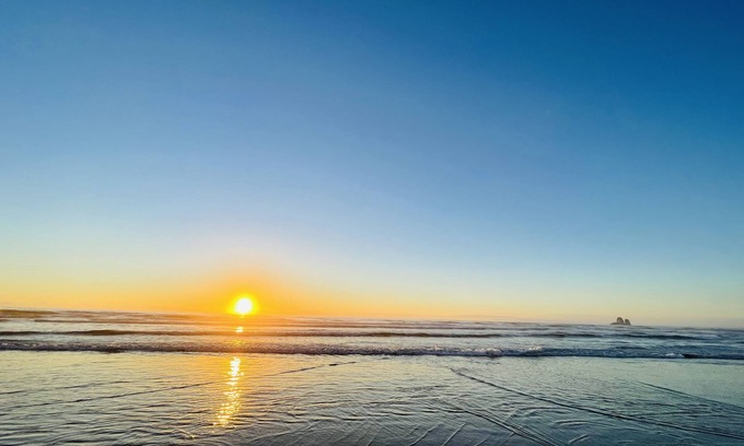 Rockaway Beach House | Spacious Home with Oceanviews, Easy Beach Access and a Game Room