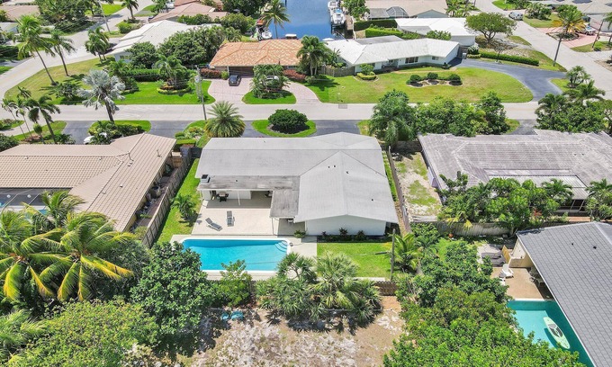 Cypress Lakes House | Spacious Home with Pool close to the Beach!