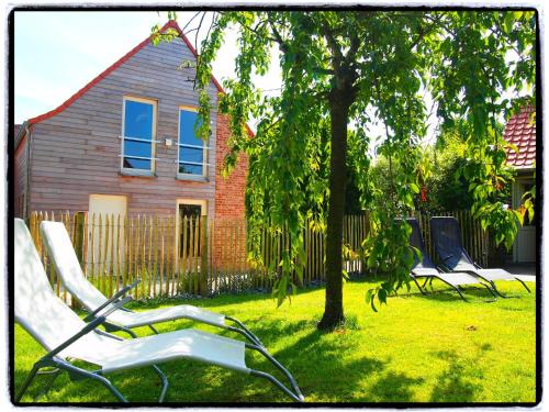 Ellezelles House | Spacious Home with Games