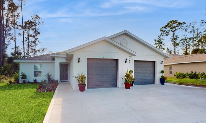 Palm Harbor House | Spacious Home with Private Patio, washer/dryer, and high-speed internet