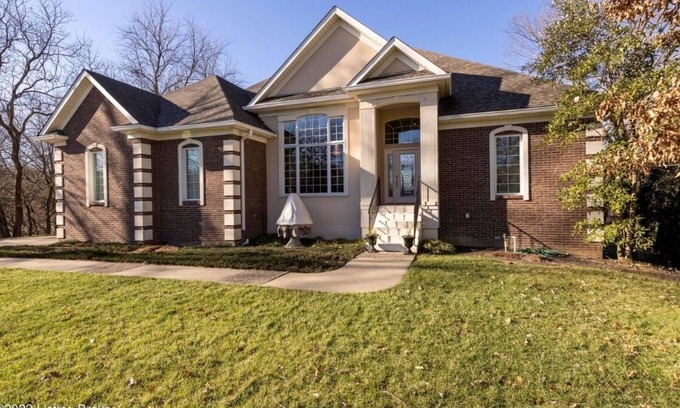 Buechel House | Spacious Home with Scenic Views Near Valhalla & Churchill Downs