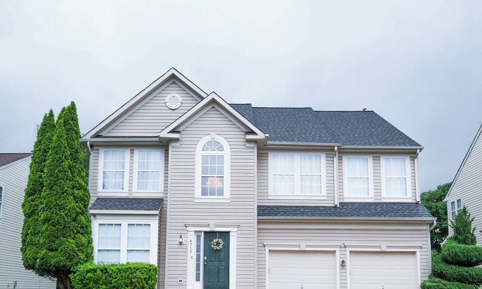 Owings Mills Cabin | Spacious Home with 4BR, 2.5 Bath for 8-10PPLE, with WiFi and free parking