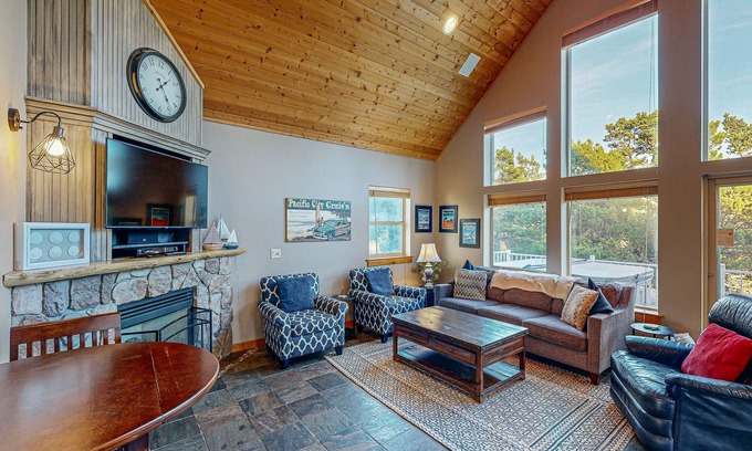 Kiwanda Shores House | Spacious Home with Private Hot Tub & Ocean Views - One Block to the Beach