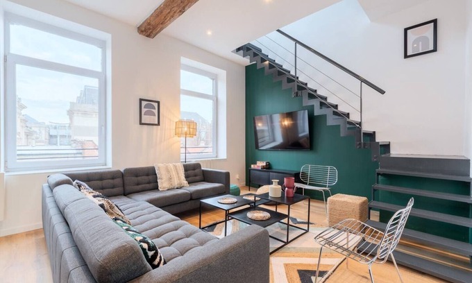 Roubaix House | Spacious house 11 bedrooms 8 bathrooms 22 people.