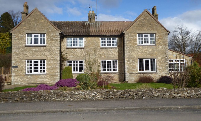 Helmsley House | Spacious House 3 ensuite bedrooms, sleeps 6, Centre of Helmsley, Pet friendly,