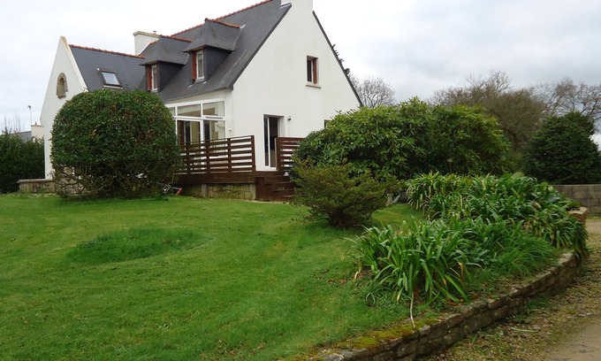 Trelevern Villa | Spacious house for 6 people, 2 km from the sea, 4 bedrooms, large garden