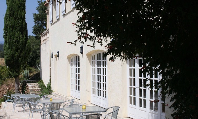 Ceret Villa | Spacious House Set In A Magnificent Surroundings
