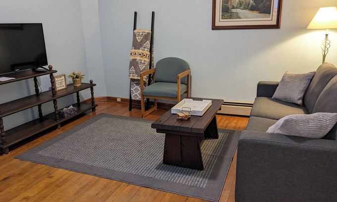 Calumet House | Spacious House in the Heights in a quiet Calumet neighborhood