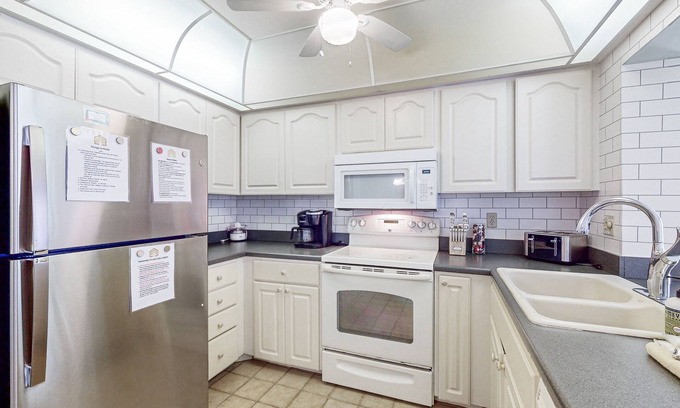 Bradenton House | Spacious house w/a private pool - close to shopping, dining, & beaches