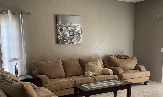 Casa Grande House | Spacious House w/ a Washer + Private Bathroom