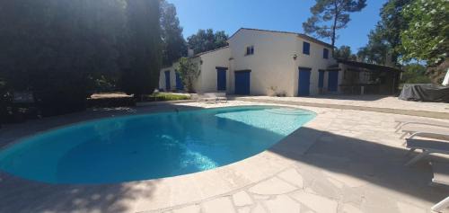Bagnols-en-Foret House | Spacious house with pool in Bagnols en Forêt