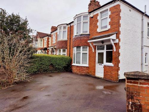 Canton House | Spacious house with parking in excellent location