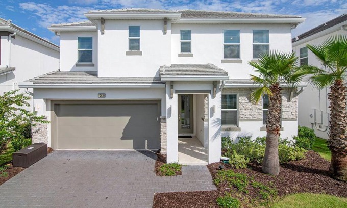 Kissimmee House | Spacious House with Pool and Jacuzzi close to Disney World!