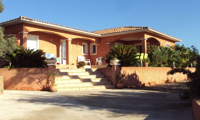 Solaro House | Spacious house with swimming pool near beaches and rivers