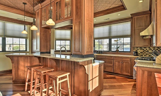 St. Joseph Historic Neighborhood Apartment | Spacious Indianapolis Condo with Private Gym!