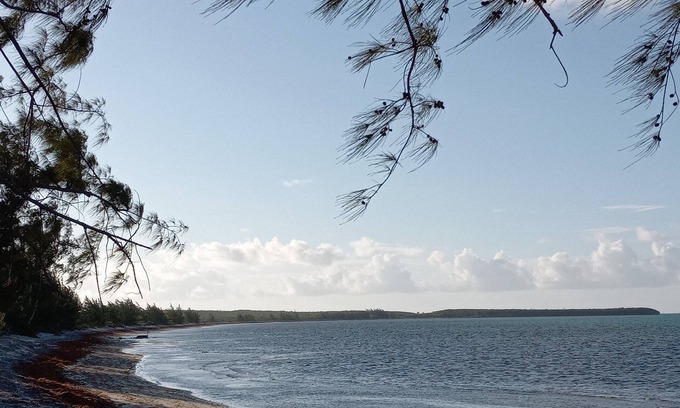 Colonel Hill House | Spacious Island House on the beach - 5 mins from the airport