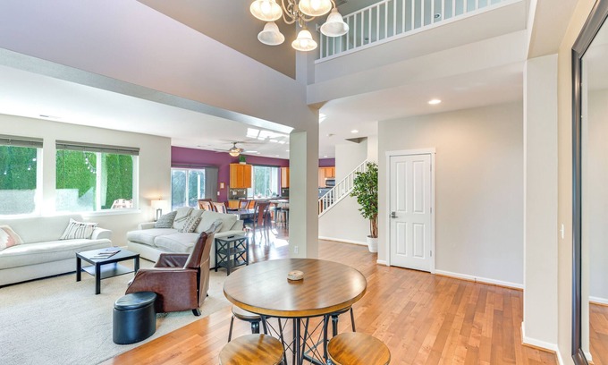 Kent House | Spacious Kent Home Near SeaTac Airport w/Patio