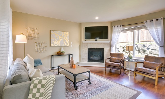 Kent House | Spacious Kent Vacation Rental w/ Deck Near Lakes!