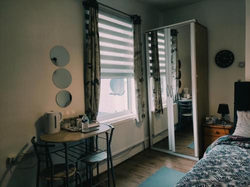 Peckham Rye House | Spacious King size room - London Zone 2
