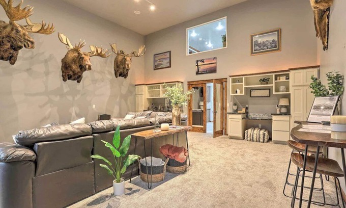 Wasilla Apartment | Spacious lake front apartment with boat launch and private dock.