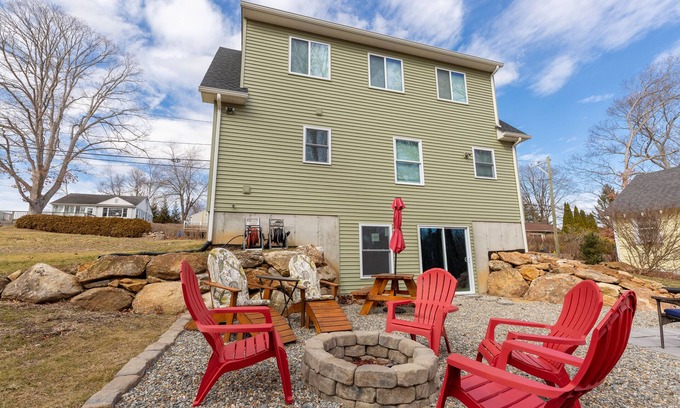 Colchester Cottage | Spacious Lake Hayward Cottage