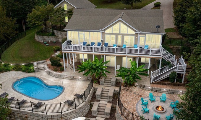 Littleton House | Spacious Lake House WITH POOL in a Cove🔹Sleeps 14🔹 Close to Shopping/Dining