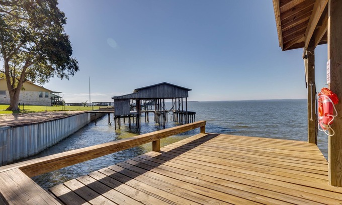 West Livingston House | Spacious Lake Livingston Home w/Decks & Fire Pit!