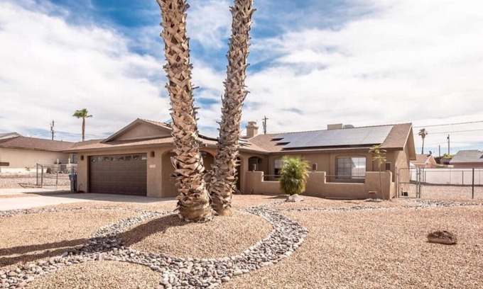 Lake Havasu City House | Spacious Lake Havasu Getaway! 90ft Boat Parking