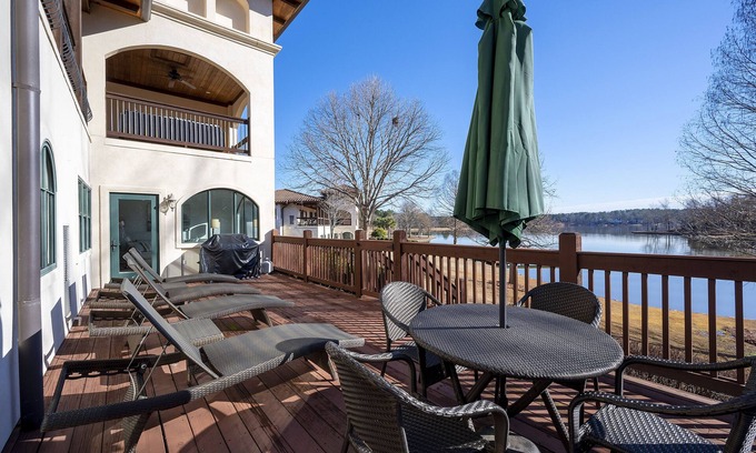 Lake Oconee Villa | Spacious Lakefront Villa In Gated Resort Community