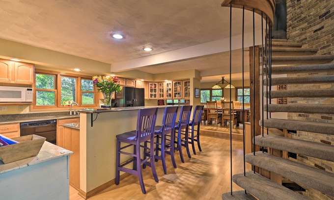 Lake Ripley House | Spacious Lakehouse w/Deck, Kayaks, & Dock!