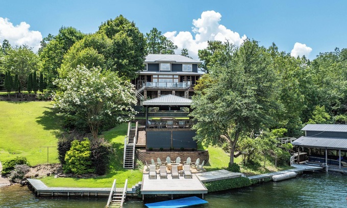 The Woods of Longleaf House | Spacious Lakeside Retreat - Sleeps 16, Quiet Slough, Great Entertaining Areas!