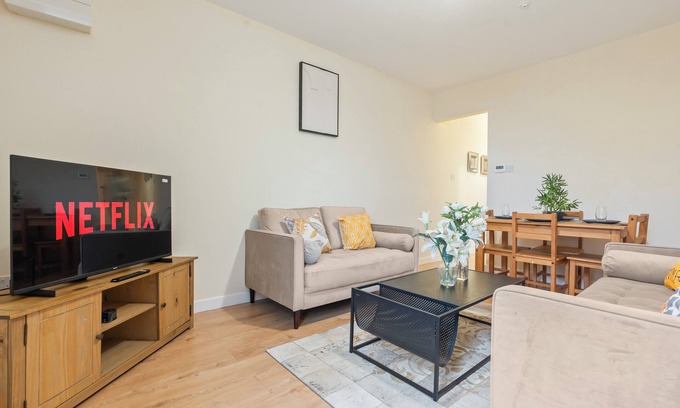 Dartford Apartment | Spacious light filled apartment