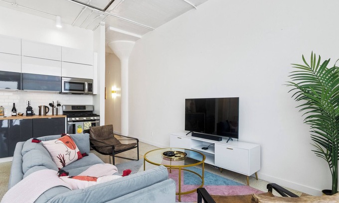 Cabbagetown South Condo | Spacious Live & Work Loft in Downtown Toronto