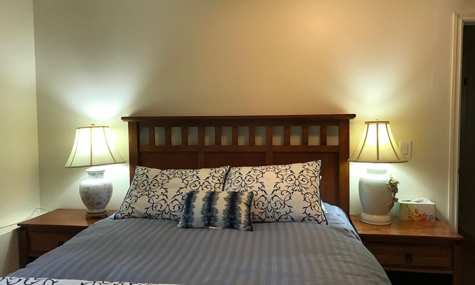 North Juanita House | Spacious living space