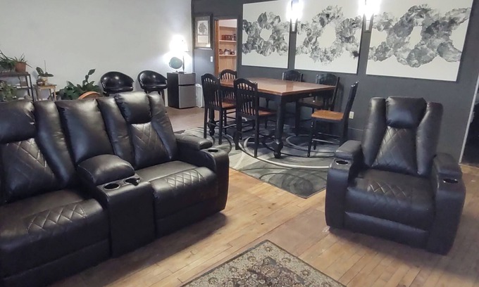 Waubay Cabin | Spacious lodge with custom bunk rooms in prime Lake Area with ample parking.